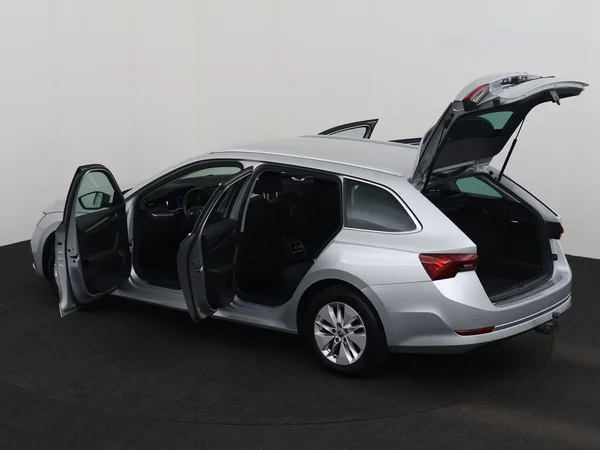 SKODA Octavia (2023) — foto 29 van 30