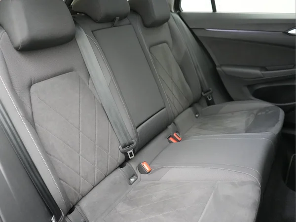VOLKSWAGEN Golf VIII SW (2024) — foto 5 van 10