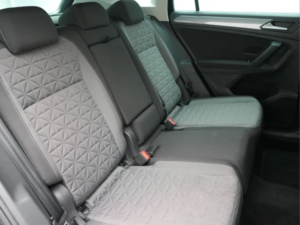 VOLKSWAGEN Tiguan (2022) — foto 5 van 10