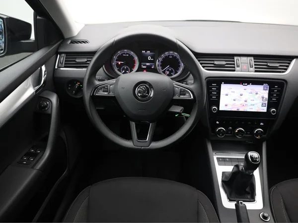 SKODA Octavia Combi (2018) — foto 4 van 19