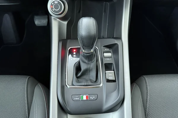 Alfa Romeo Tonale PHEV (2025) — foto 4 van 12