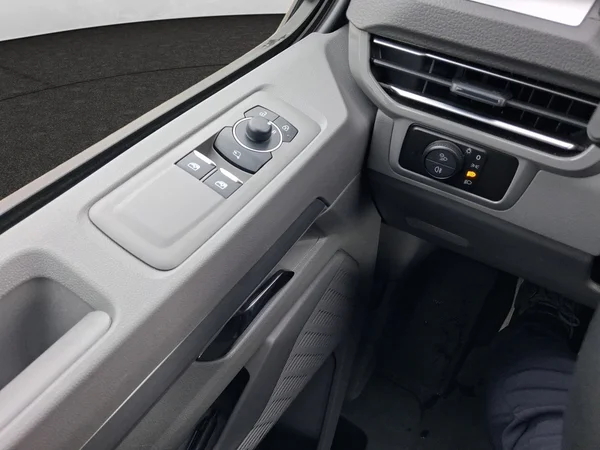 VOLKSWAGEN Transporter T7 30 Fou Lwb (2026) — foto 3 van 21