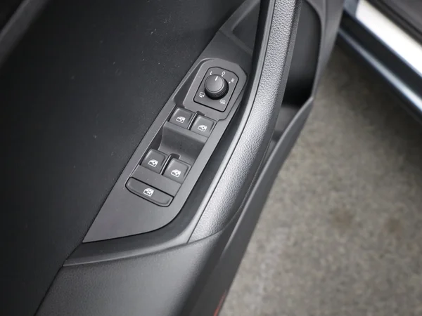 SKODA Karoq (2021) — foto 3 van 19