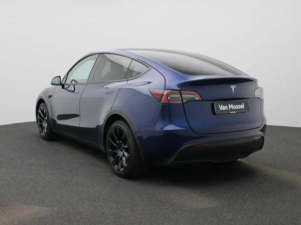 Tesla Model Y (2023) — foto 12 van 43