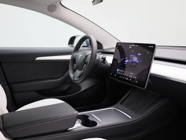 Tesla Model 3 (2022) — foto 29 van 46