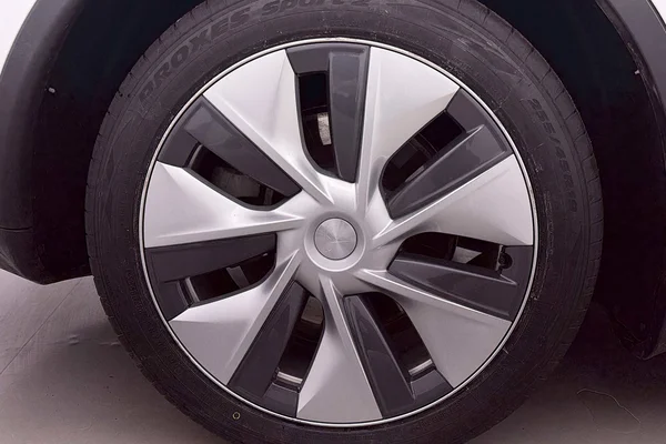 Tesla Model Y (2023) — foto 24 van 33