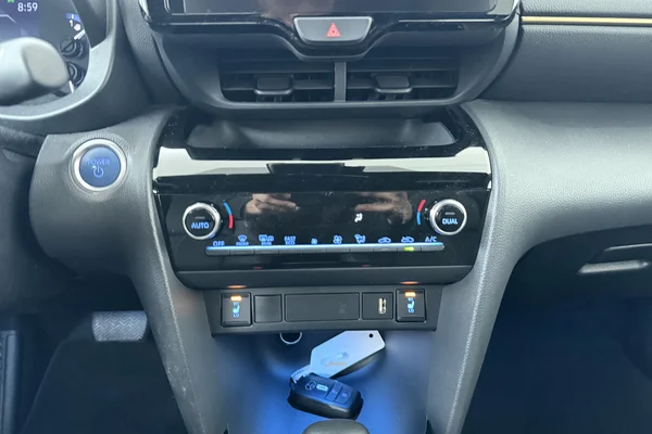 Toyota Yaris Cross Hybrid (HEV) (2022) — foto 9 van 19