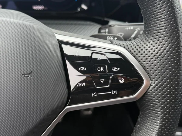 VOLKSWAGEN Golf VIII SW (2024) — foto 7 van 24