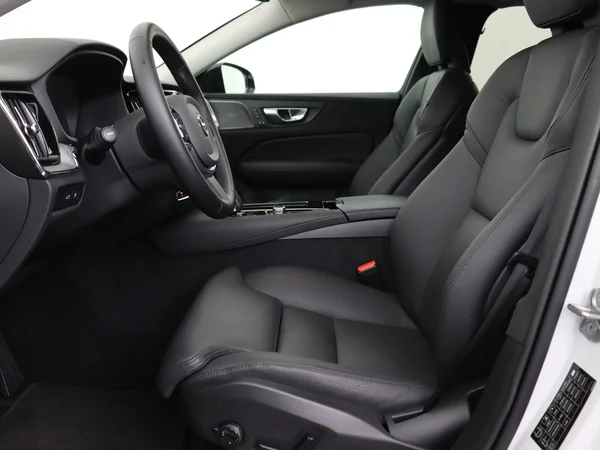 VOLVO V60 (2024) — foto 2 van 32