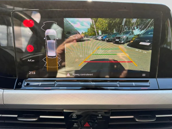 VOLKSWAGEN Golf VIII SW (2024) — foto 4 van 20