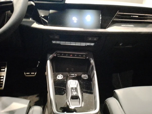 AUDI A3 Alltstreet (2024) — foto 3 van 13