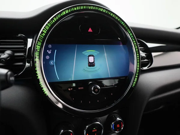MINI One (2022) — foto 18 van 32