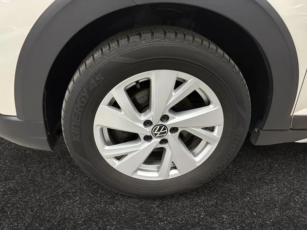VOLKSWAGEN Taigo (2023) — foto 12 van 15