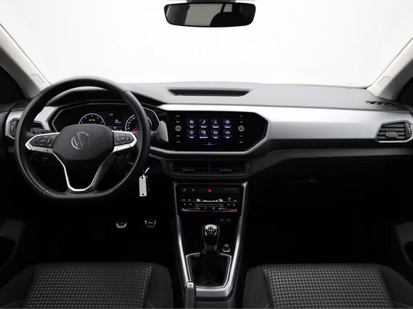 VOLKSWAGEN T-Cross (2022) — foto 17 van 18