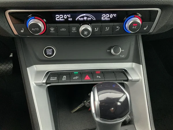 AUDI Q3 PHEV (2022) — foto 7 van 36