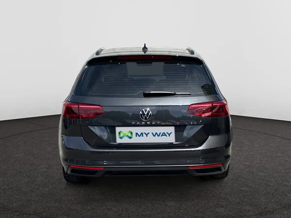 VOLKSWAGEN Passat Variant (2022) — foto 18 van 21