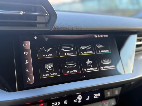 AUDI A3 Sportback (2024) — foto 14 van 28