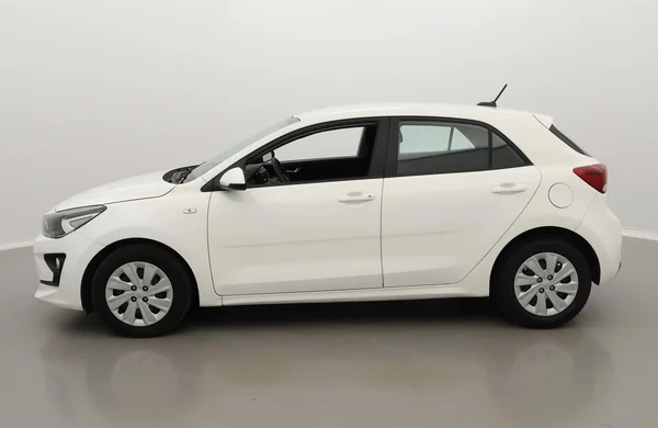 Kia Rio (2022) — foto 12 van 25