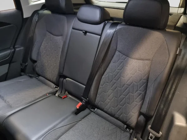 VOLKSWAGEN Tiguan (2025) — foto 10 van 23