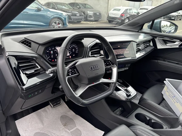 AUDI Q4 Sportback e-tron (2022) — foto 2 van 19