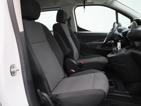 Peugeot Partner (2021) — foto 27 van 37