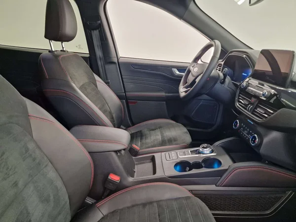 Ford Kuga (2023) — foto 10 van 13