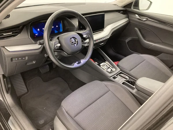 SKODA Octavia Combi PHEV (2022) — foto 17 van 36