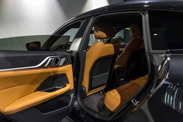 BMW 4 Reeks (2023) — foto 13 van 36