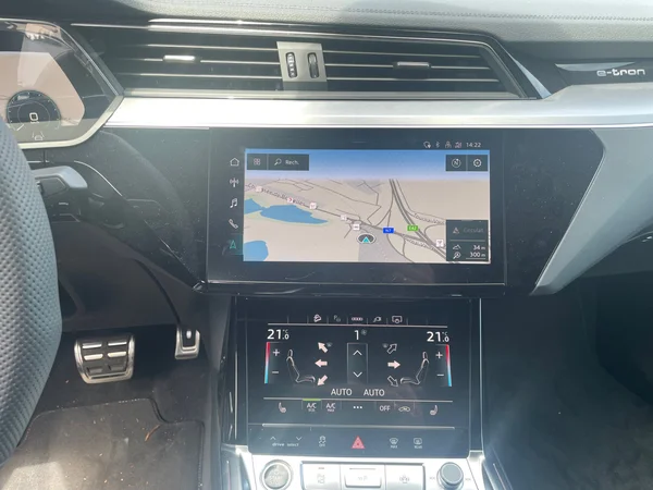 AUDI Q8 e-tron Sportback (2025) — foto 11 van 21