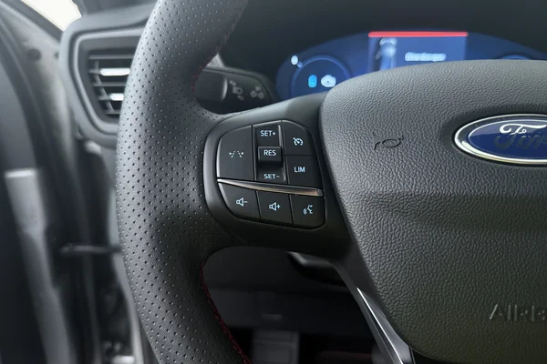 Ford Kuga FHEV (2025) — foto 6 van 19