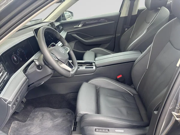 VOLKSWAGEN Passat SW (2025) — foto 19 van 20