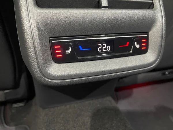 SKODA Superb Combi PHEV (2025) — foto 16 van 16