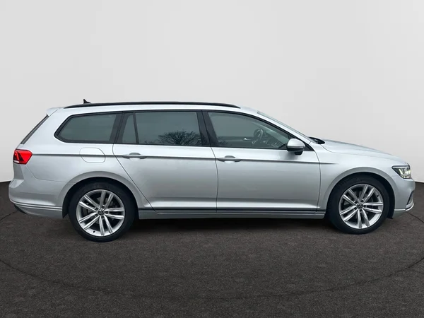 VOLKSWAGEN Passat SW (2020) — foto 25 van 25