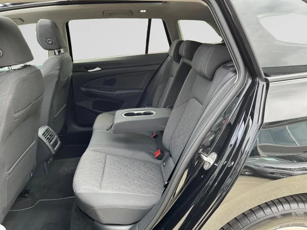VOLKSWAGEN Golf VIII SW (2024) — foto 18 van 22
