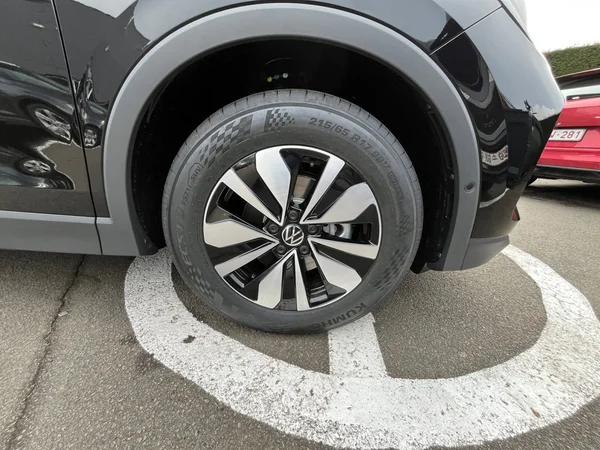 VOLKSWAGEN Tiguan (2025) — foto 11 van 24