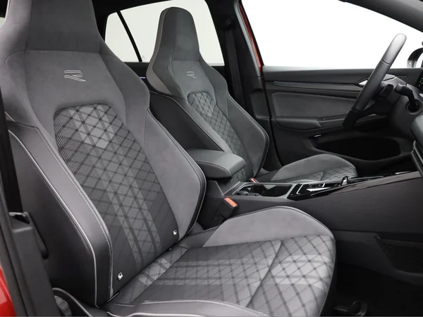 VOLKSWAGEN Golf VIII (2024) — foto 18 van 23