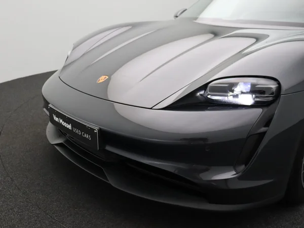 Porsche Taycan (2022) — foto 29 van 38