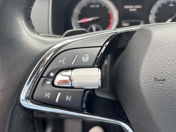 SKODA Karoq (2022) — foto 15 van 26