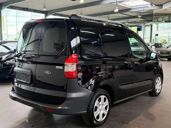 Ford Transit Courier (2023) — foto 10 van 16