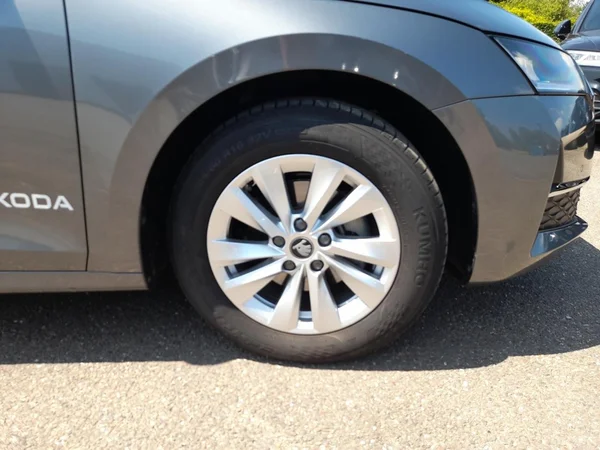 SKODA Octavia Combi (2025) — foto 3 van 23