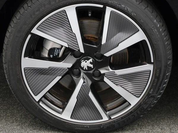 Peugeot e-208 (2023) — foto 11 van 50