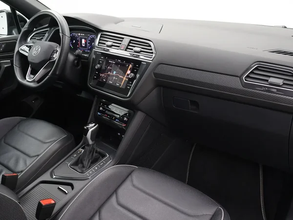 Volkswagen Tiguan Allspace (2024) — foto 2 van 35