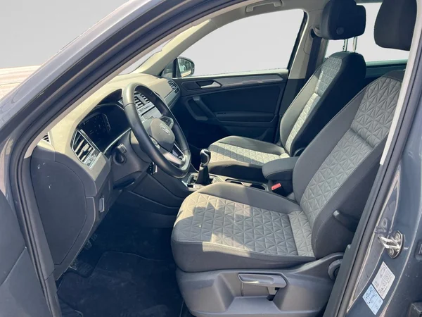 VOLKSWAGEN Tiguan (2022) — foto 14 van 18