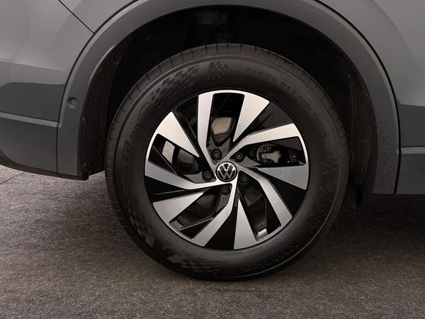 VOLKSWAGEN Tiguan (2025) — foto 12 van 18