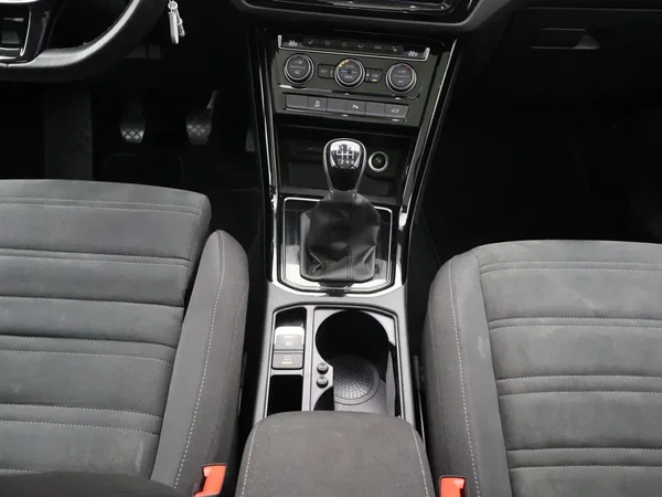 Volkswagen Touran (2021) — foto 9 van 30