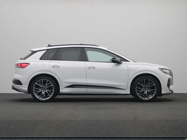 AUDI Q4 e-tron (2025) — foto 10 van 27