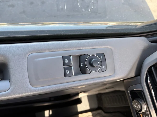 VOLKSWAGEN Transporter T7 32 Caravelle Swb (2025) — foto 6 van 20