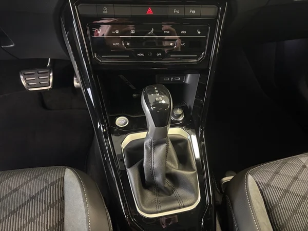 VOLKSWAGEN T-Roc (2026) — foto 3 van 24