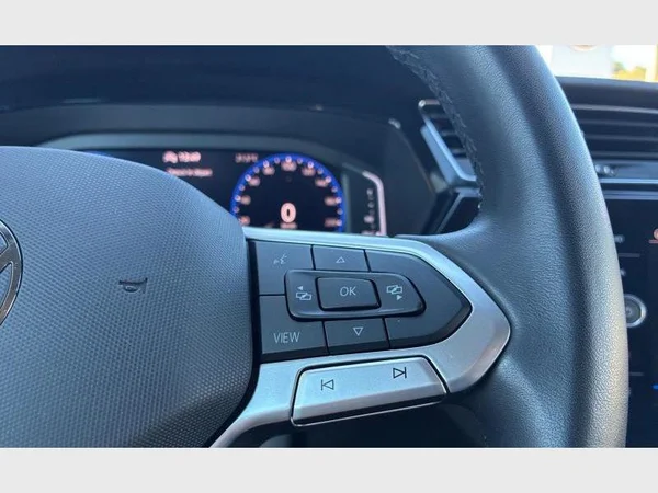 Volkswagen Touran (2023) — foto 9 van 21