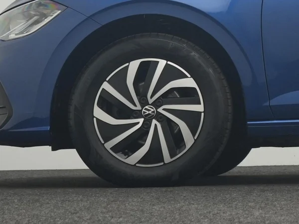 VOLKSWAGEN Polo (2024) — foto 2 van 10